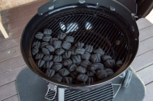 14301878_kettleman_charcoal-grill_food-lifestyle_005_2048px-1024x683 (1)